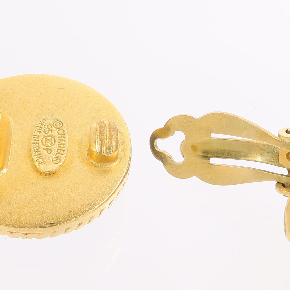 CHANEL CC Vintage · Clip-On Earrings