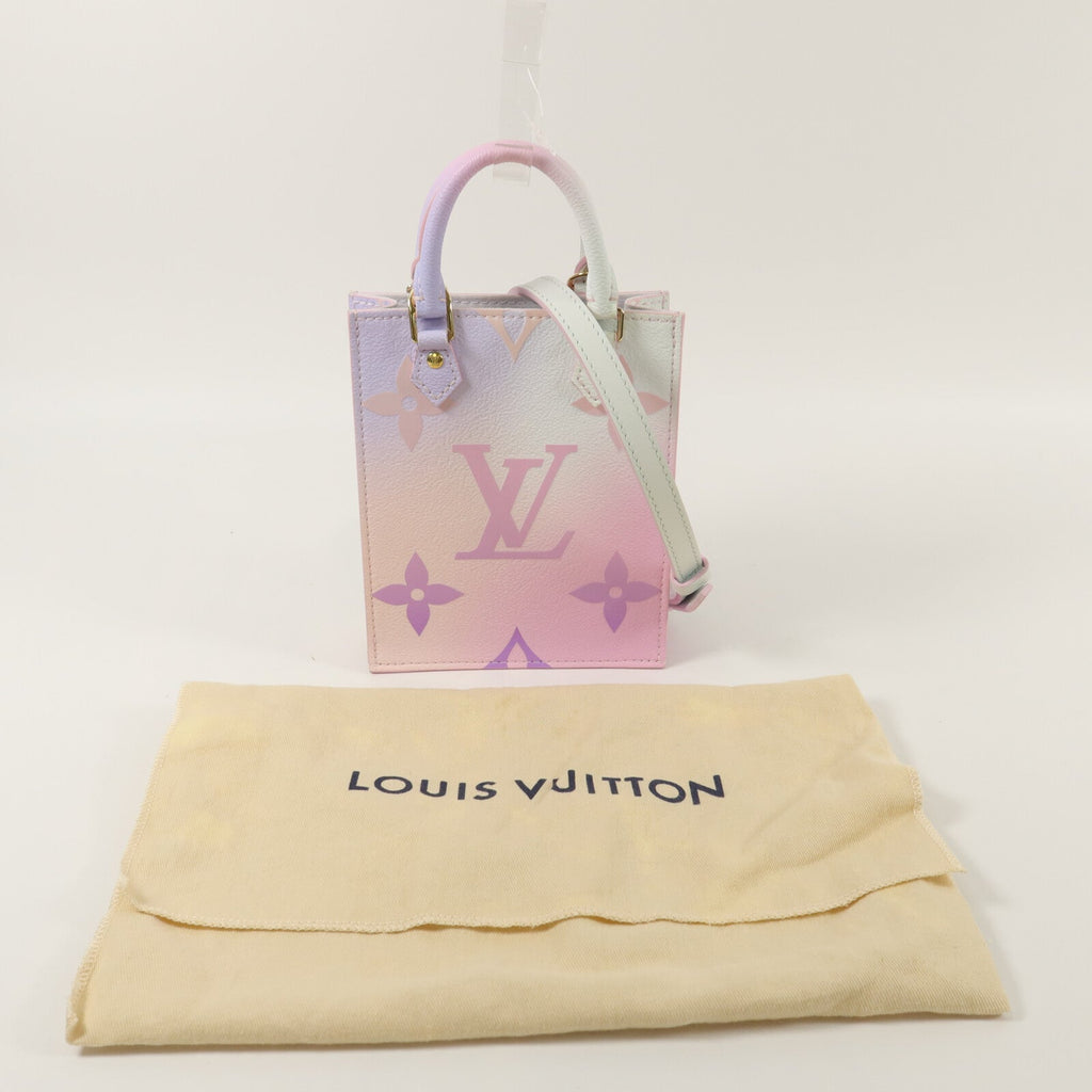 Louis Vuitton Petit Sac Plat · Monogram Giant