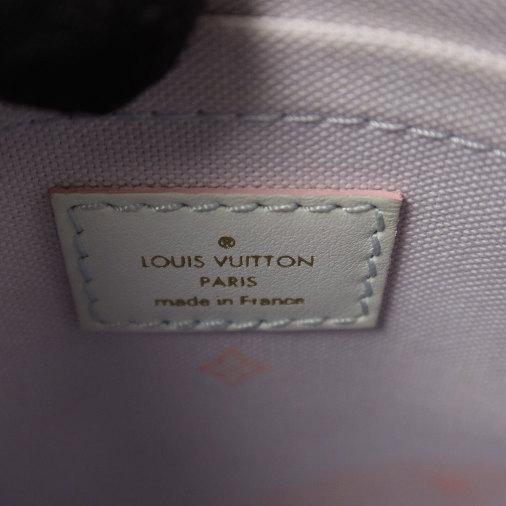 Louis Vuitton Petit Sac Plat · Monogram Giant