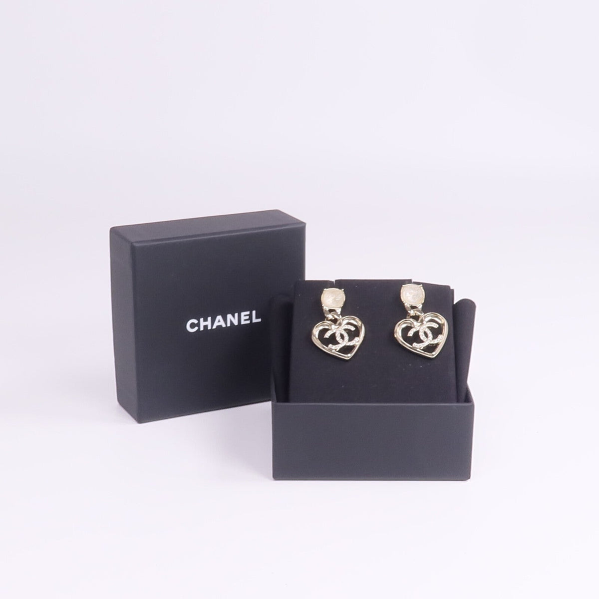 CHANEL CC Heart Earrings · Metal