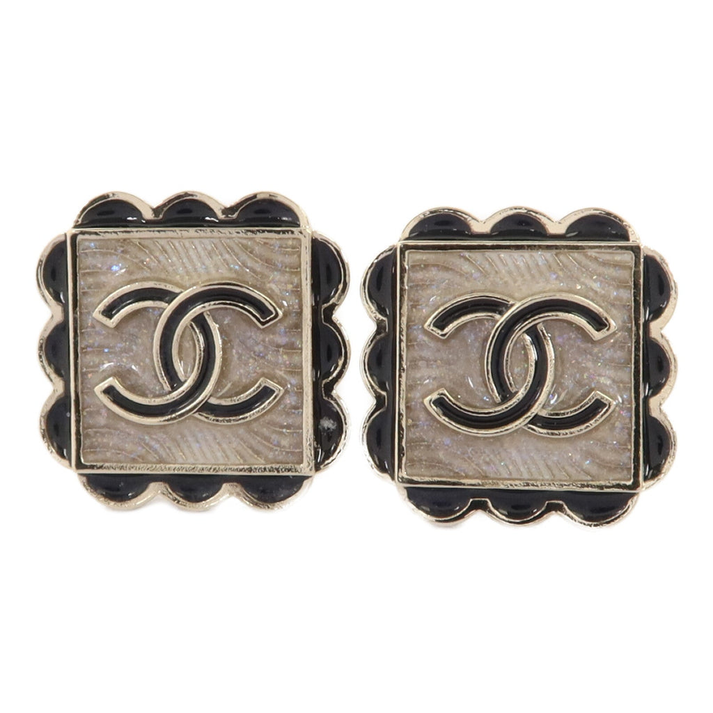 CHANEL CC Pierced Earrings · Metal