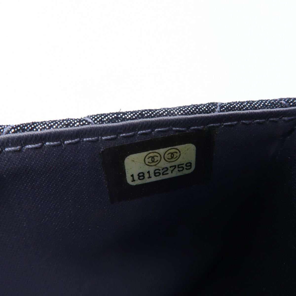 Chanel Wallet On Chain · Canvas
