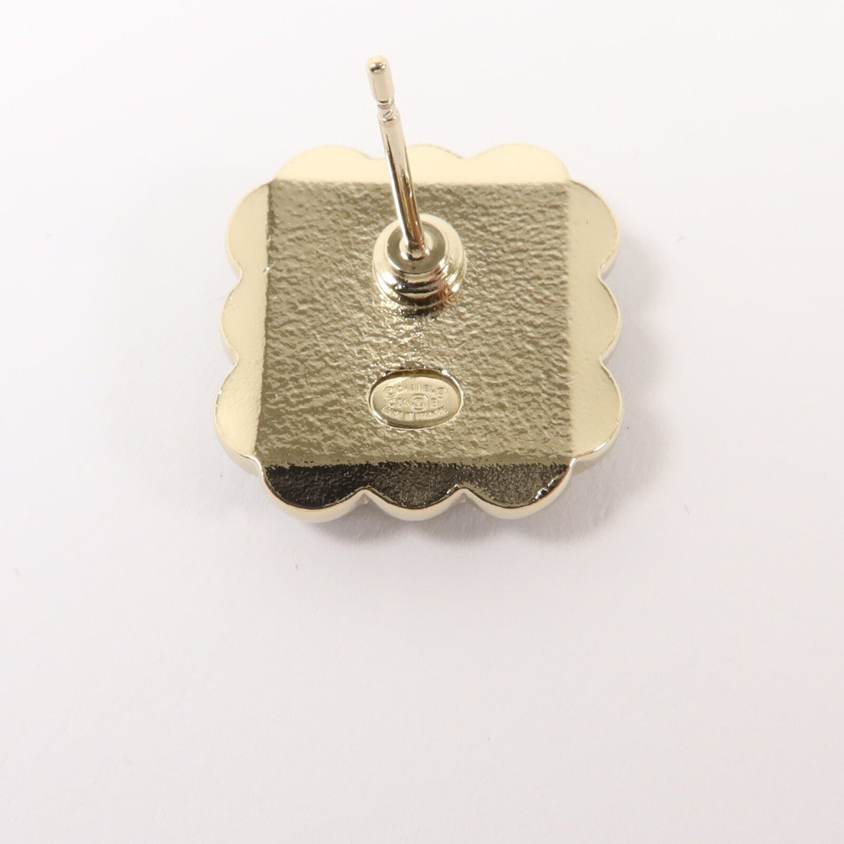 CHANEL CC Pierced Earrings · Metal