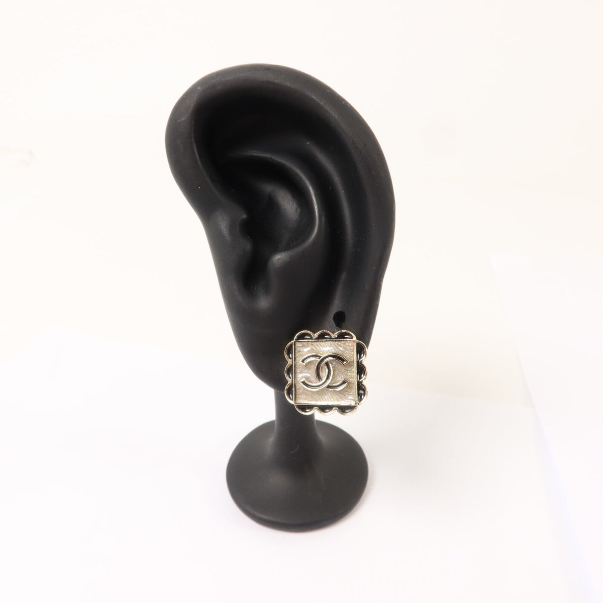 CHANEL CC Pierced Earrings · Metal