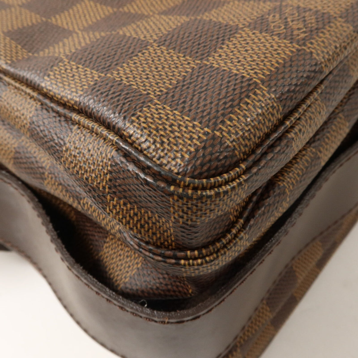 LOUIS VUITTON Naviglio · Damier