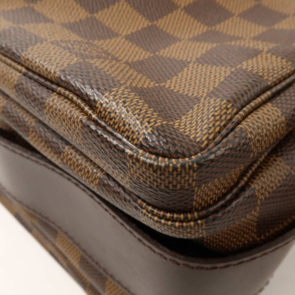 LOUIS VUITTON Naviglio · Damier