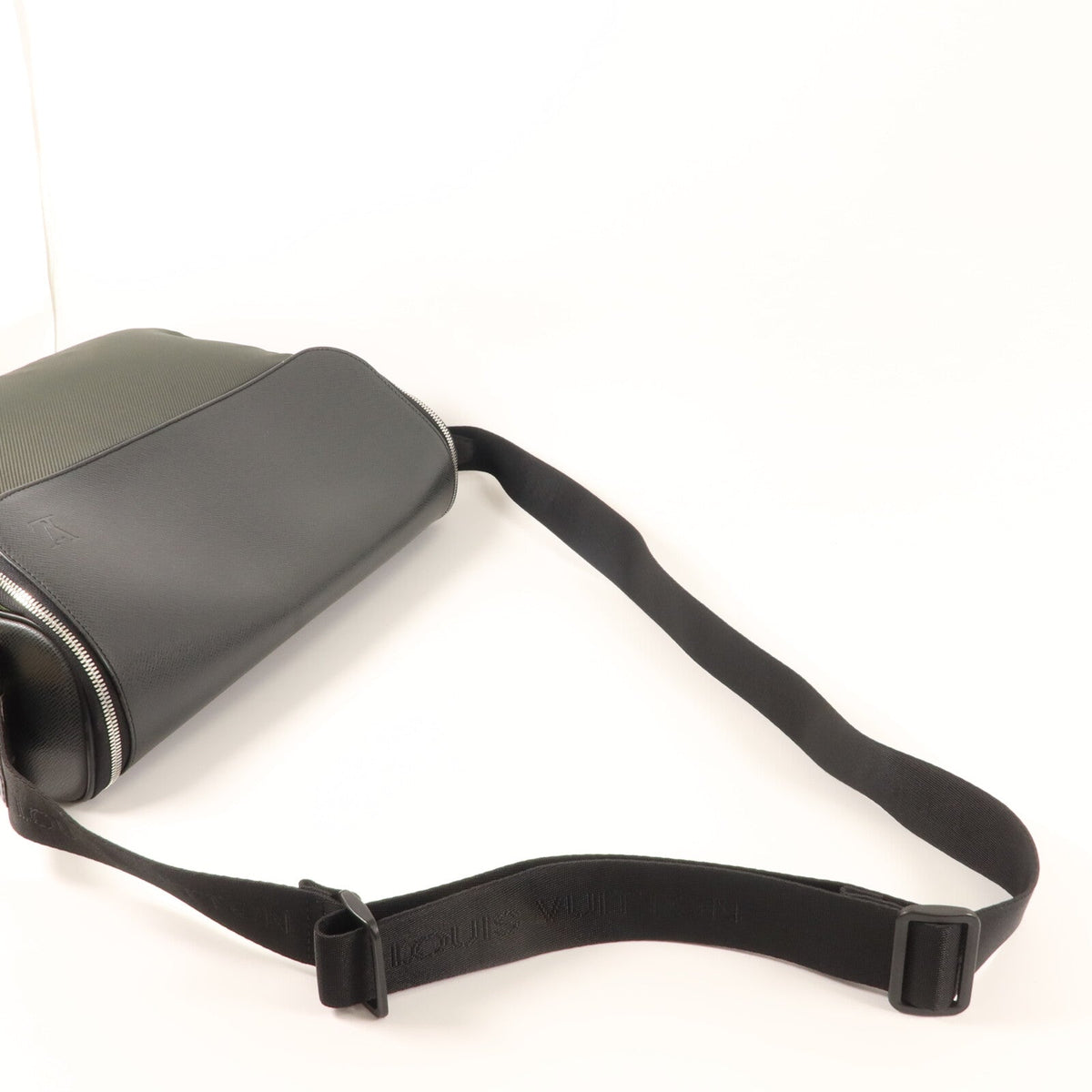 Louis Vuitton Taimyr · Taiga · Shoulder Bag