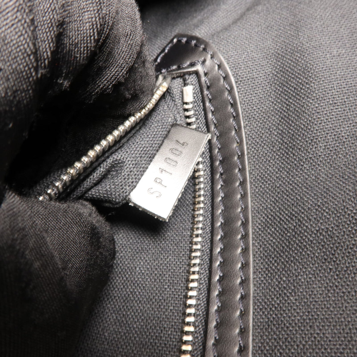 Louis Vuitton Taimyr · Taiga · Shoulder Bag