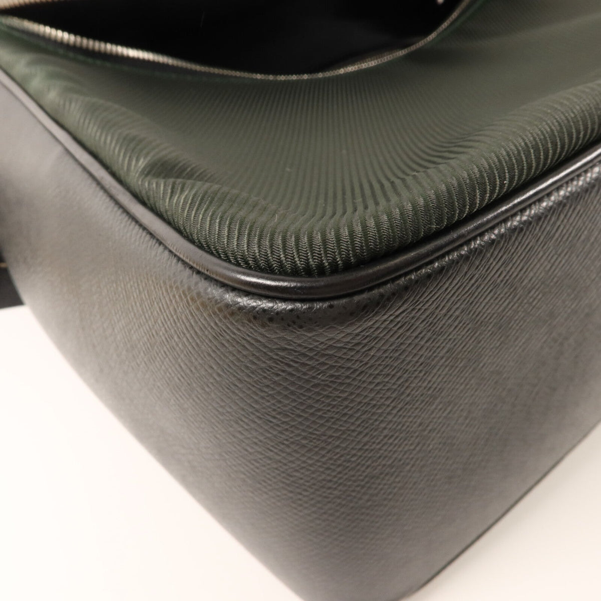 Louis Vuitton Taimyr · Taiga · Shoulder Bag