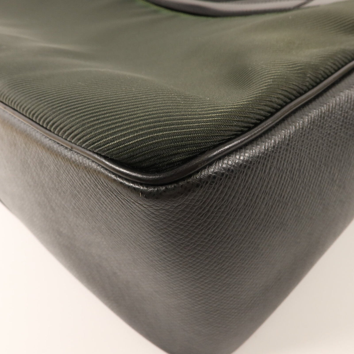 Louis Vuitton Taimyr · Taiga · Shoulder Bag