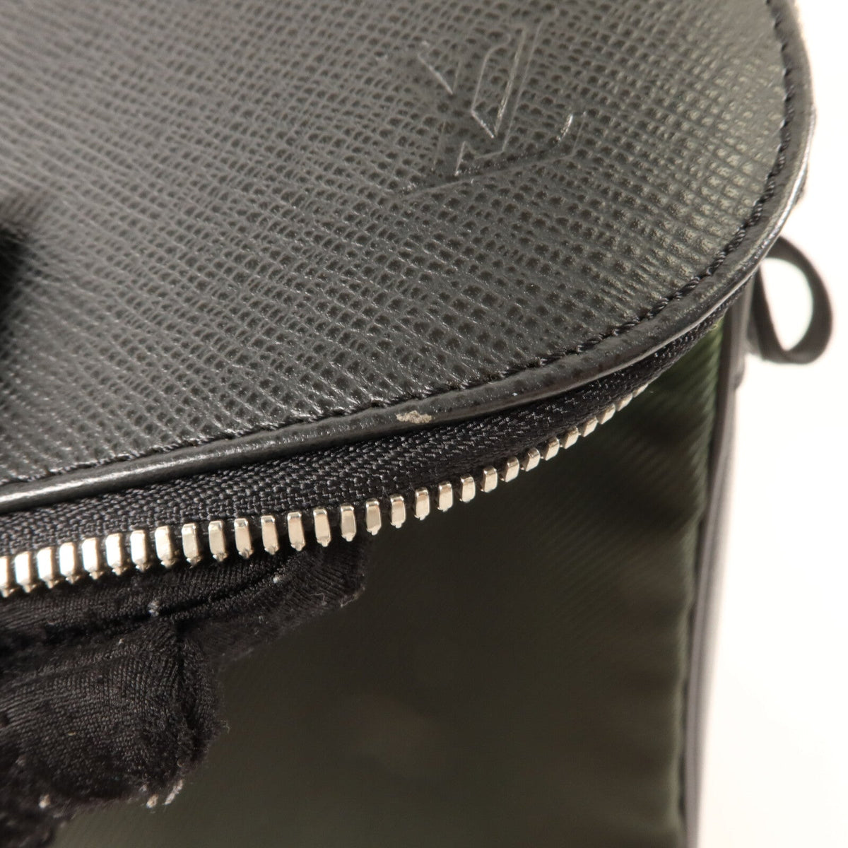 Louis Vuitton Taimyr · Taiga · Shoulder Bag