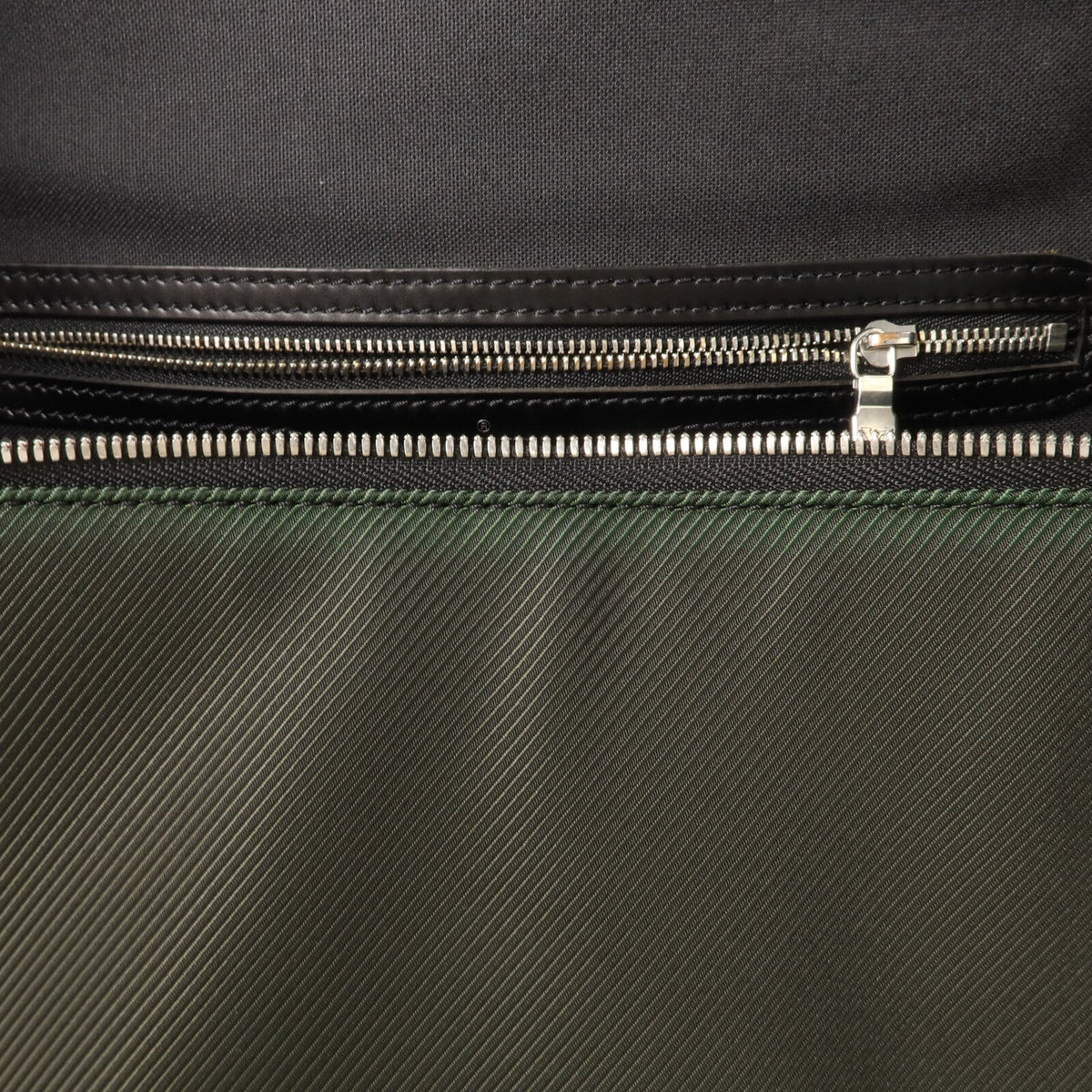 Louis Vuitton Taimyr · Taiga · Shoulder Bag