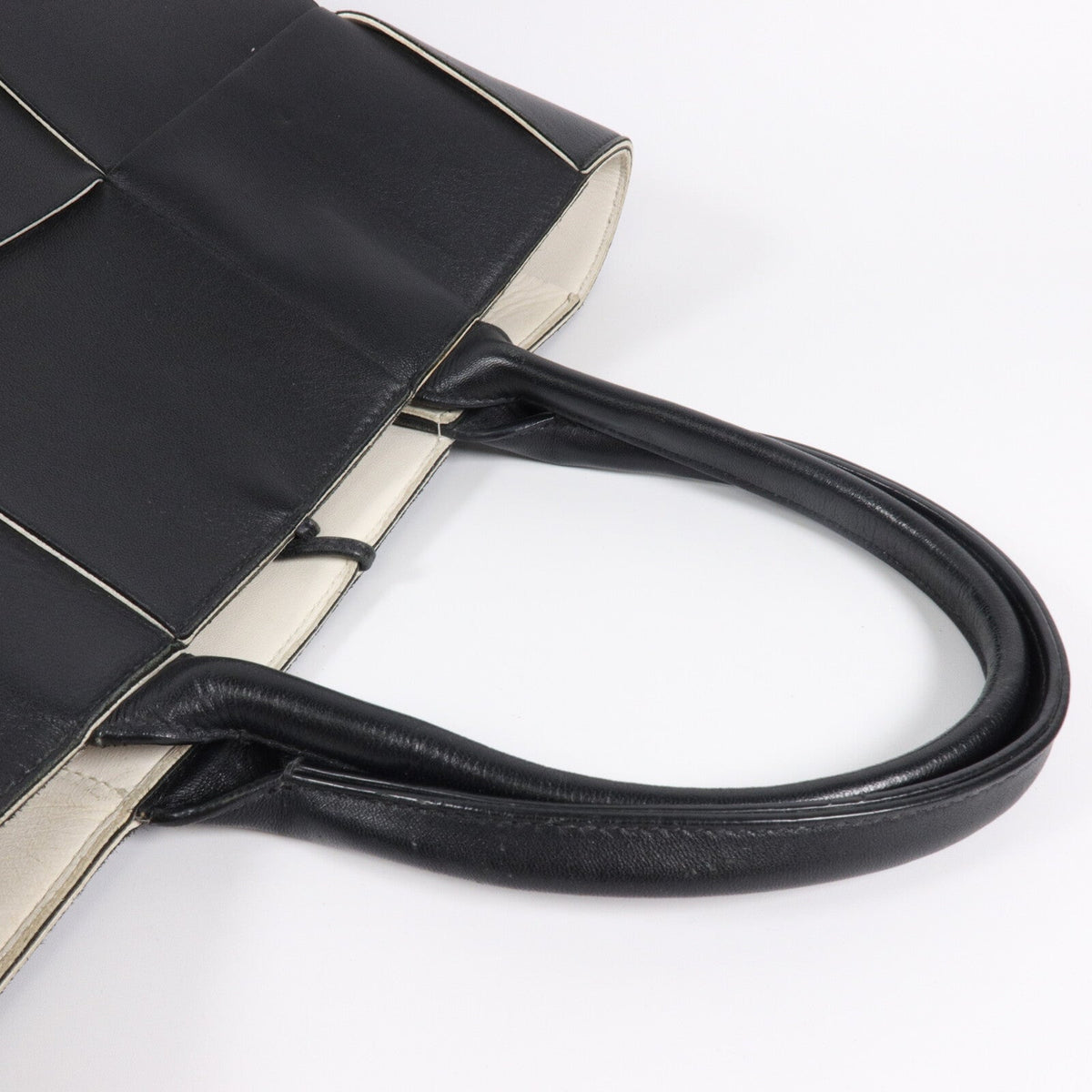 Bottega Veneta Arco · Lambskin · Tote