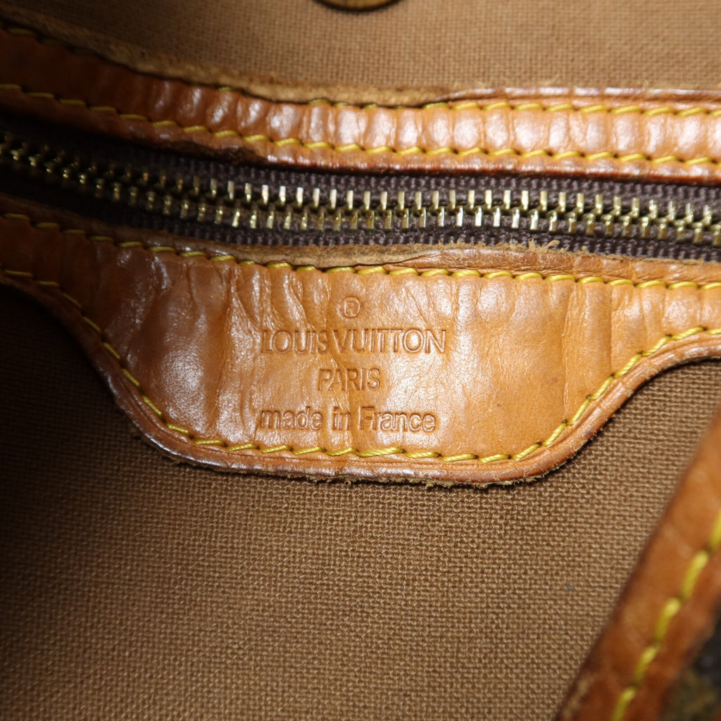Louis Vuitton Batignolles · Monogram