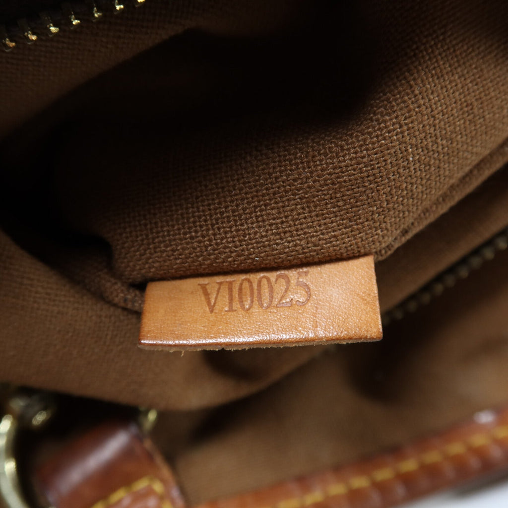 Louis Vuitton Batignolles · Monogram