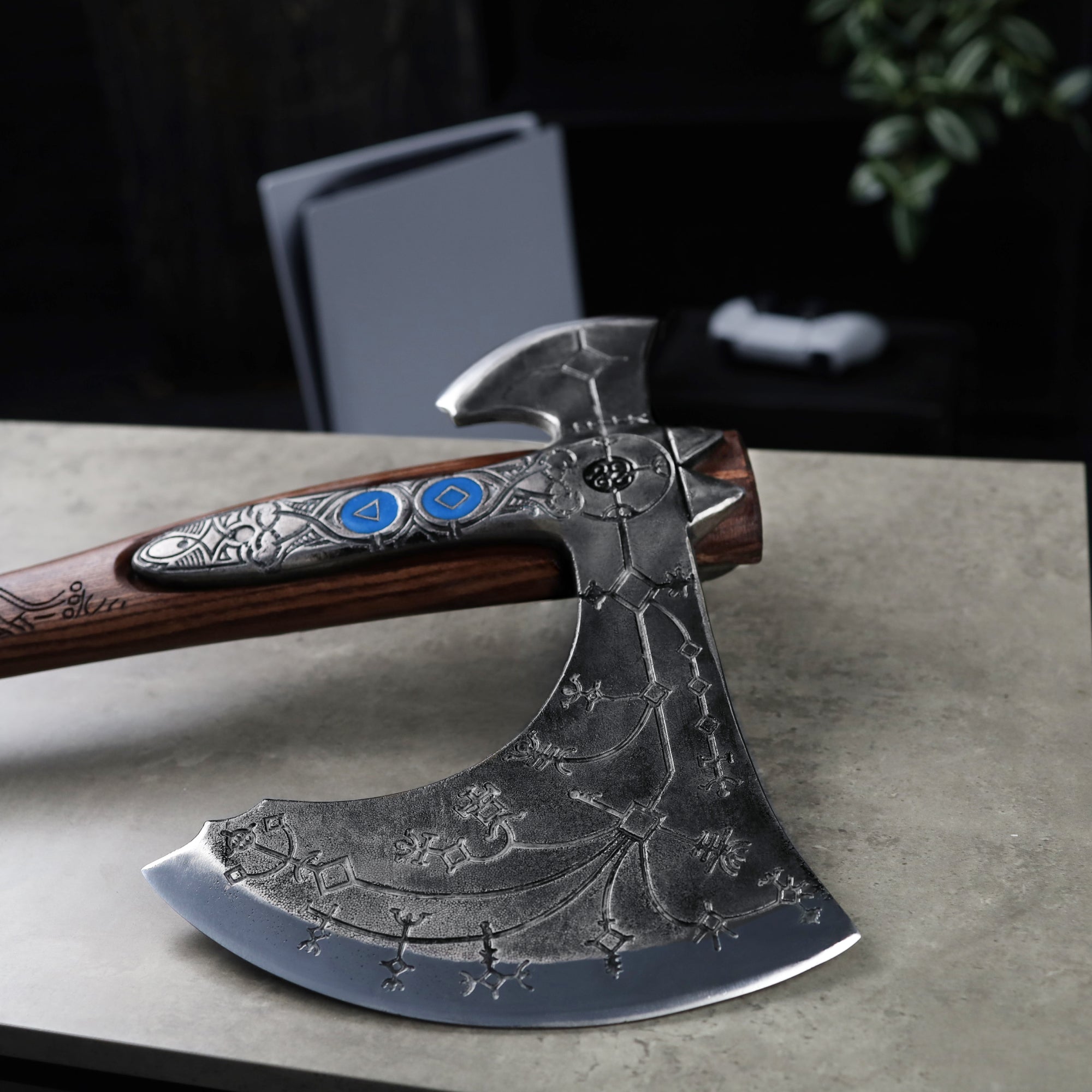 Hand-forged "Ragnarok Kratos axe" with carved handle and Glow-in-the-Dark Runes