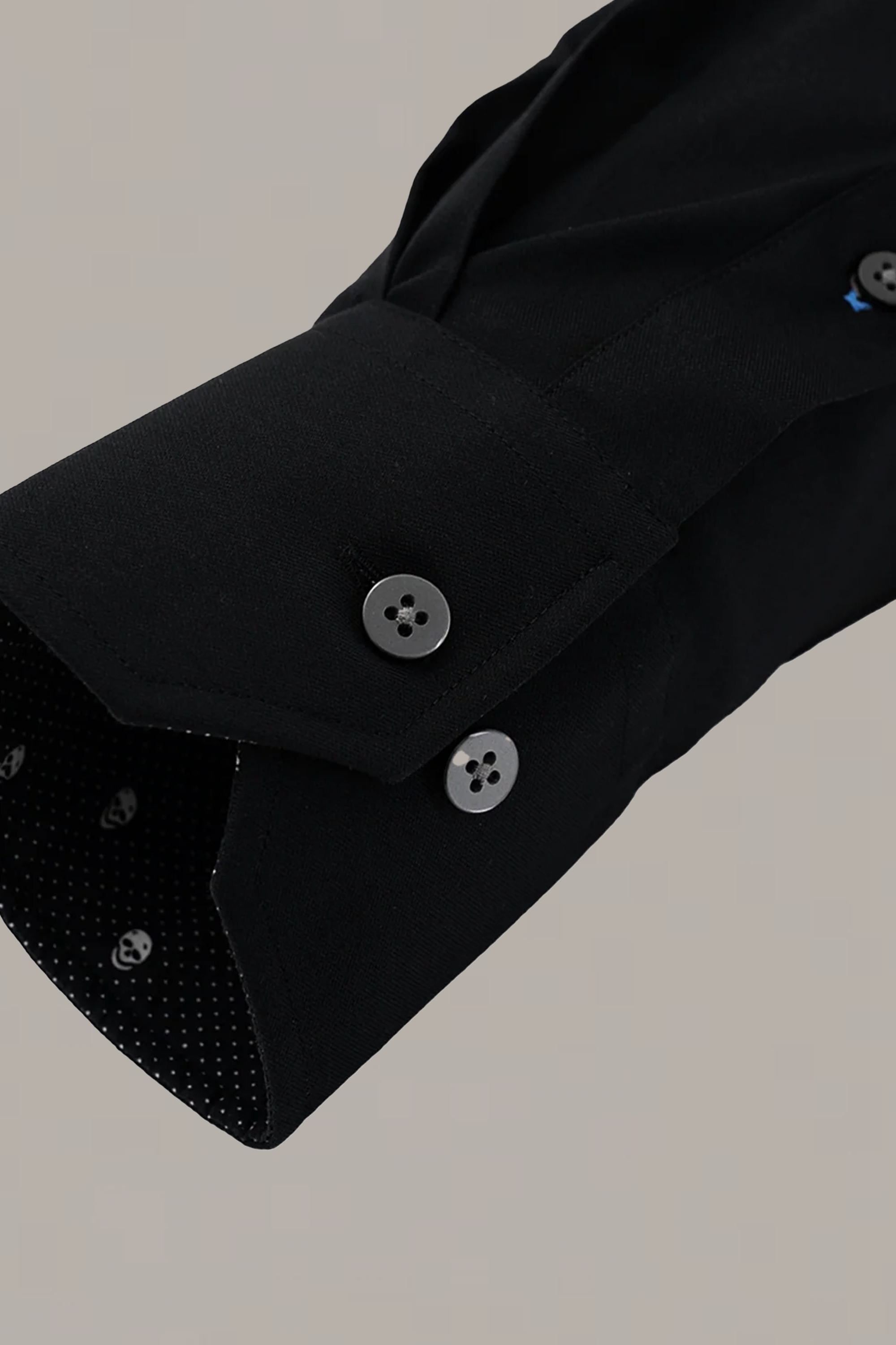 Leader Non-Iron Contrast // Black Skull