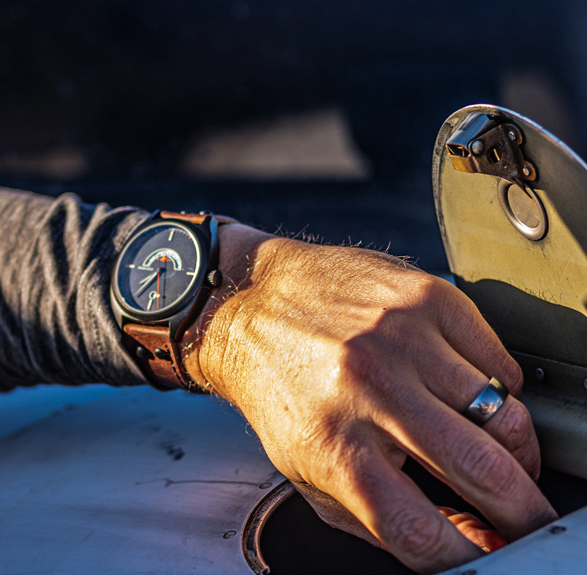 Discovery Classic — 42mm GMT Pilot Watch