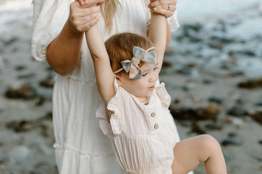 Sandy - Petite Hair Bow