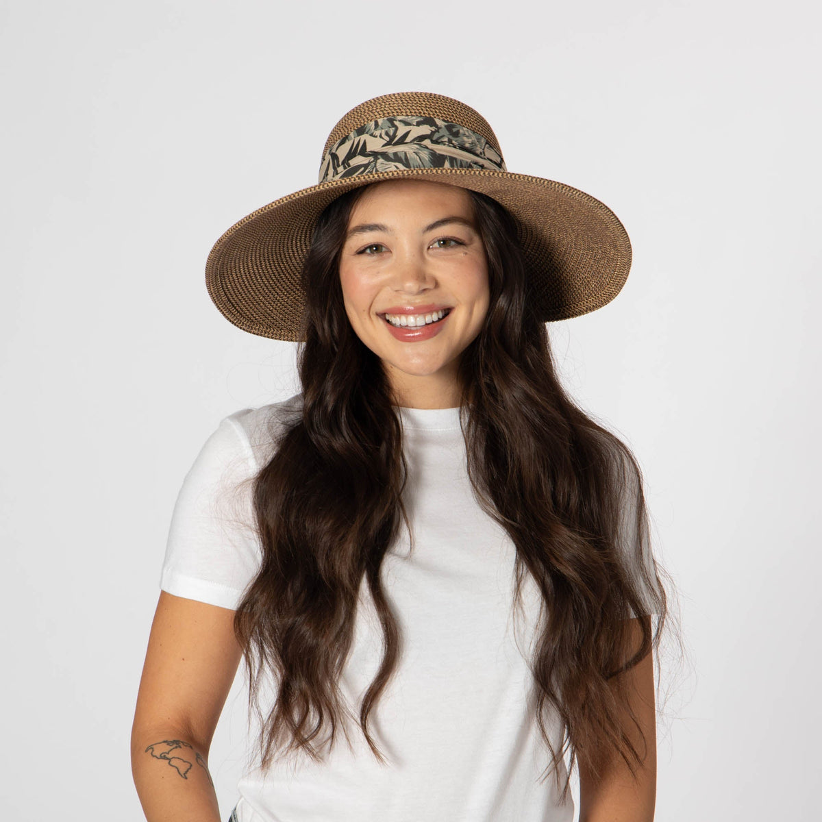 Bay - Women's Ultrabraid Round Round Crown Face Saver Hat (UBM6834)