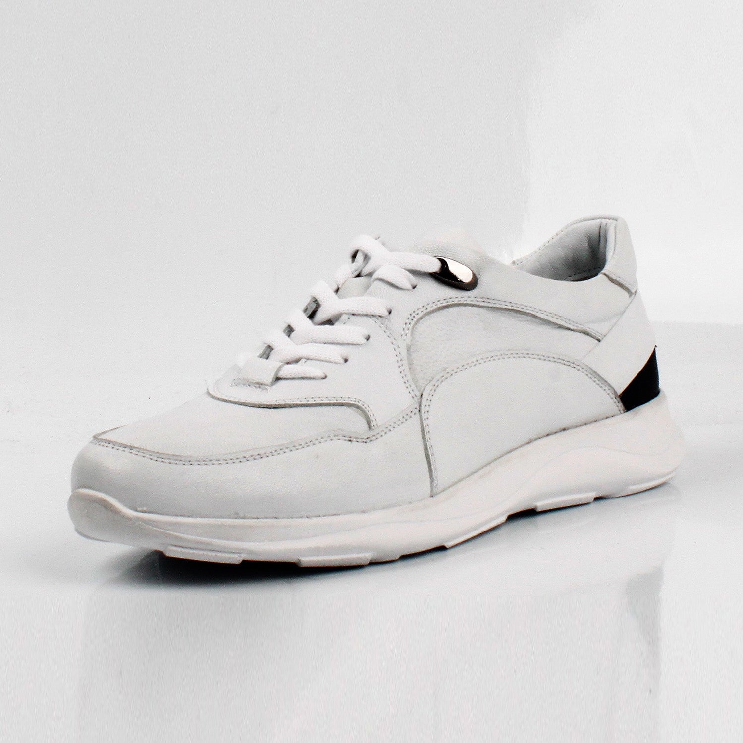 Milton Sneakers // White