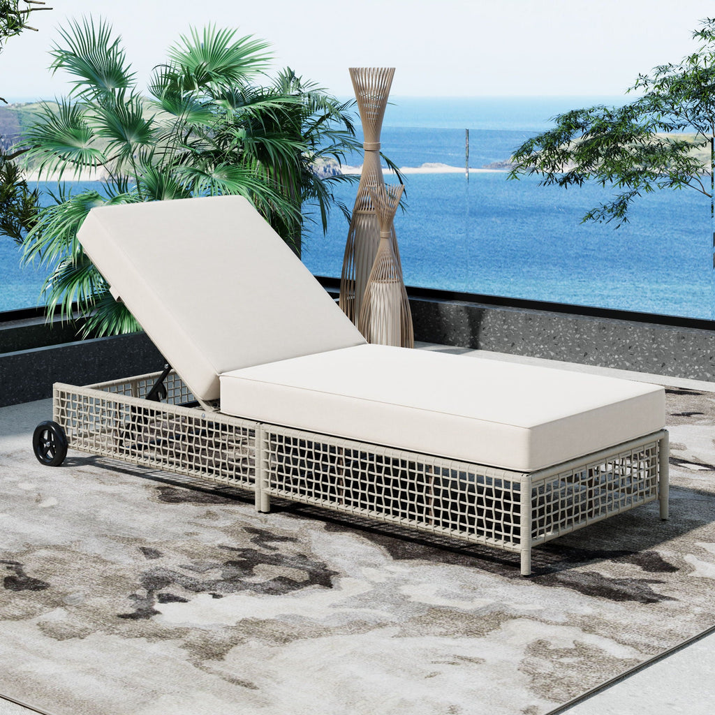 Outdoor Lounge Chair