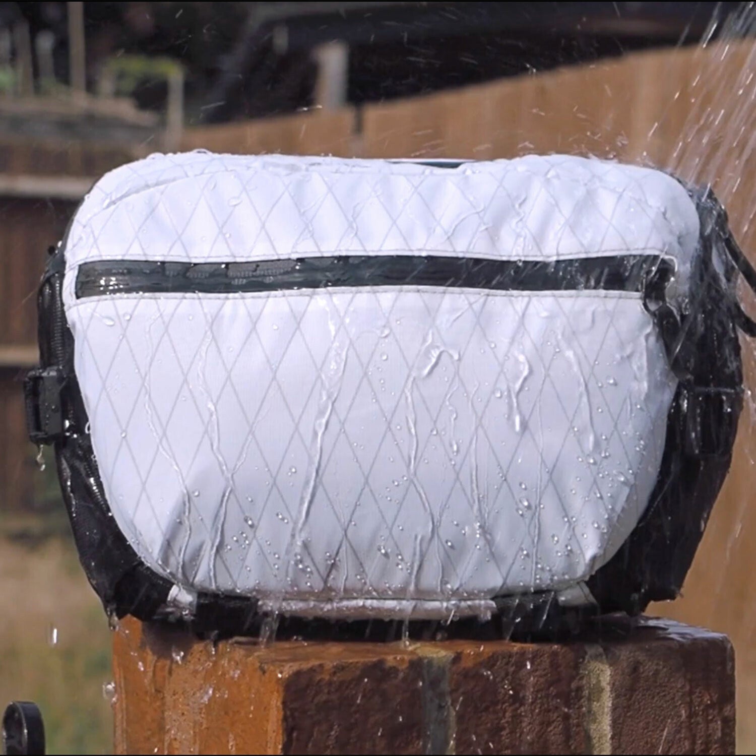 VX21 X-Pac Pro Camera Sling Bag 7L  // White