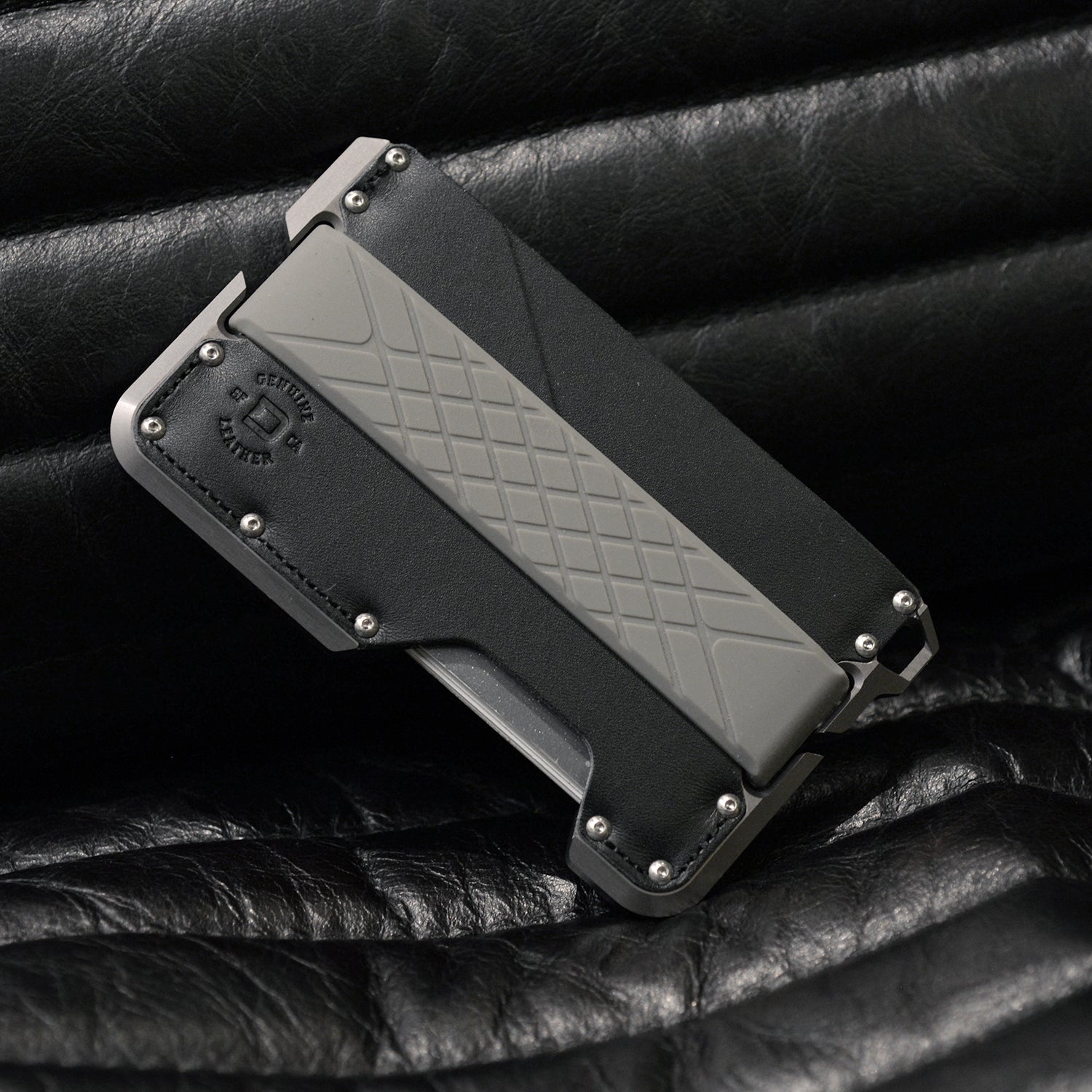 D01 Dapper™ Wallet - Special Edition - Batwing Grey