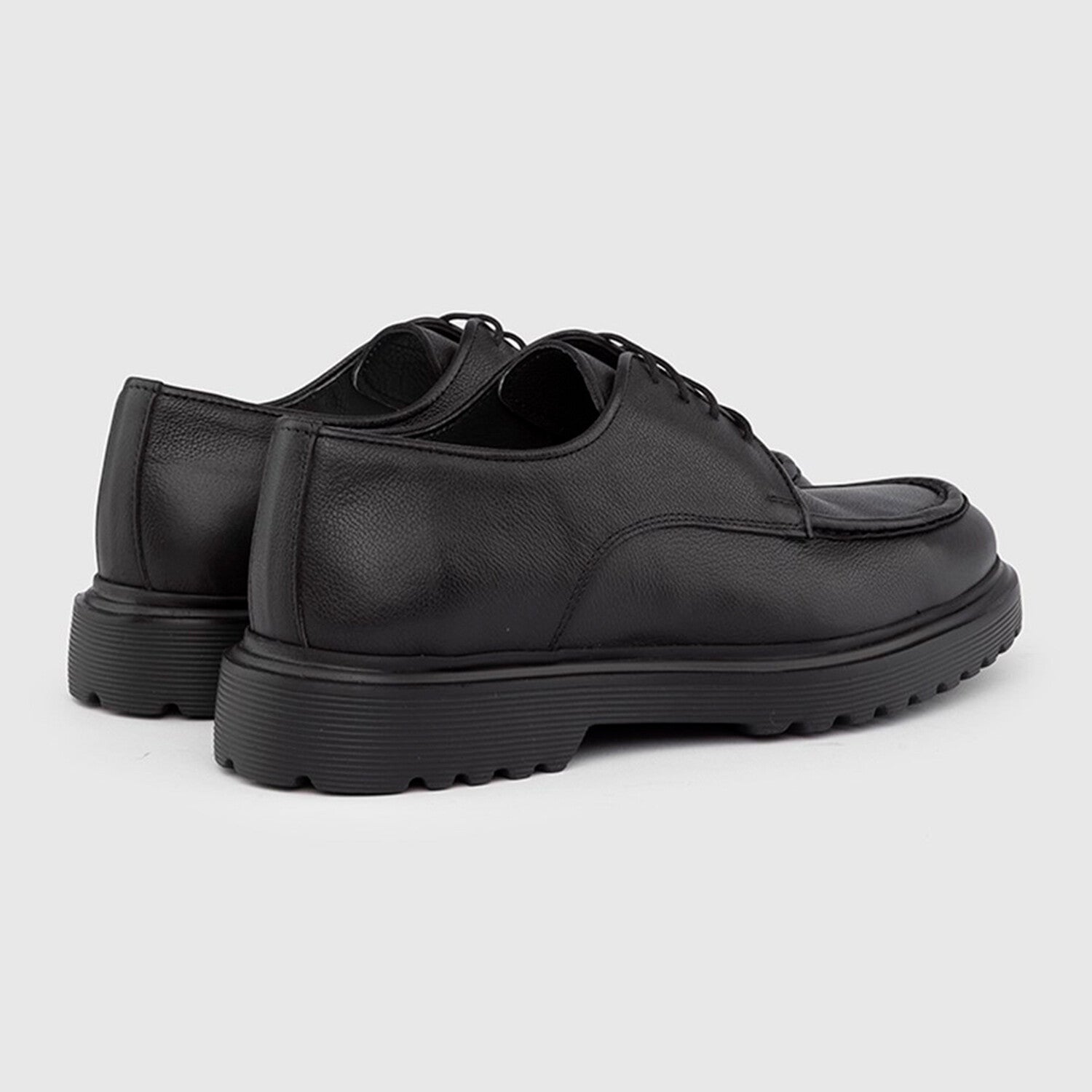 Nowra Antique Leather Men's Daily Shoe // Black