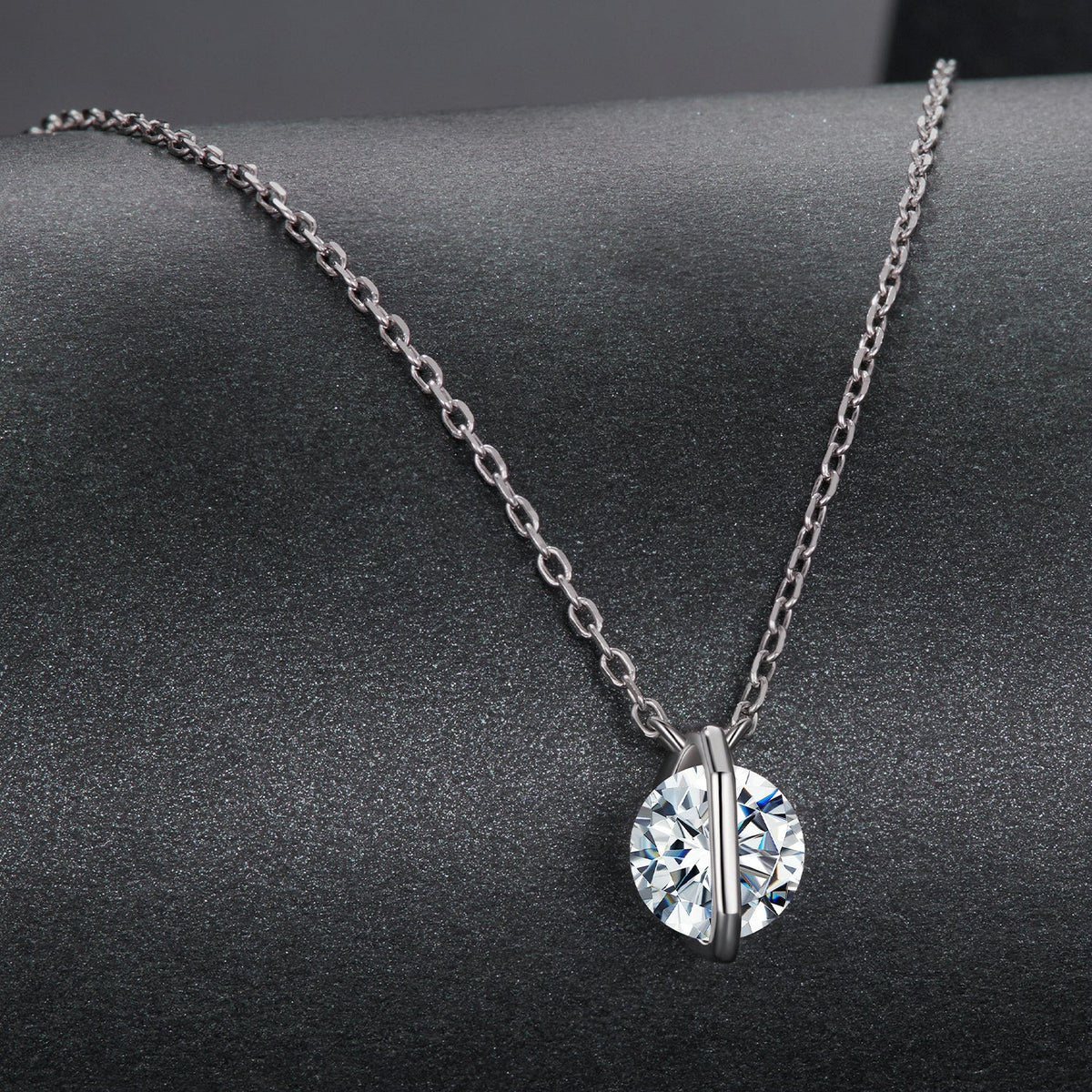 925 Sterling Silver 0.65 Carat Genuine Moissanite Necklace for Women