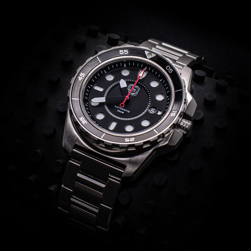 DV-02 - Automatic Dive Watch with Metal Bracelet