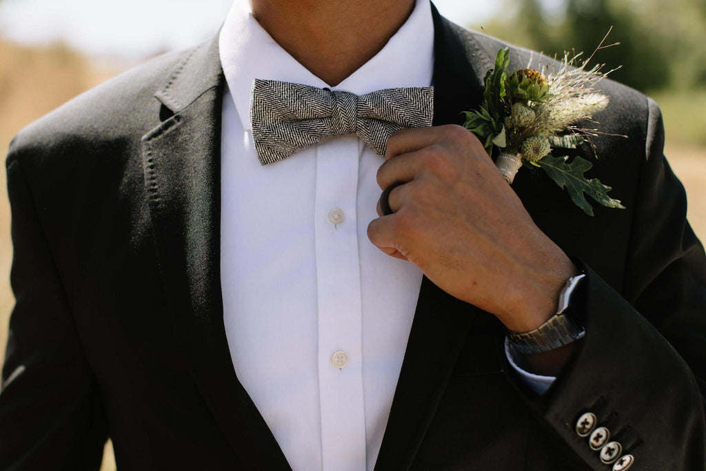 Ebony Tweed - Men's Pre-tied Bow Tie