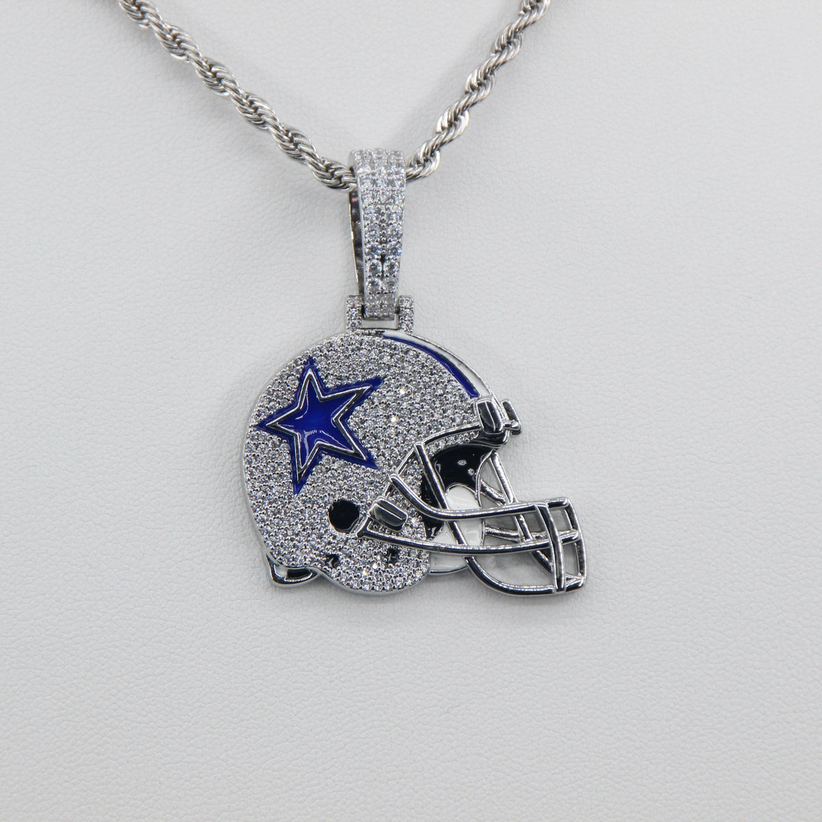 Dallas Cowboys Helmet Pendant Necklace – Sparkling Zircon Gift for Football Fans