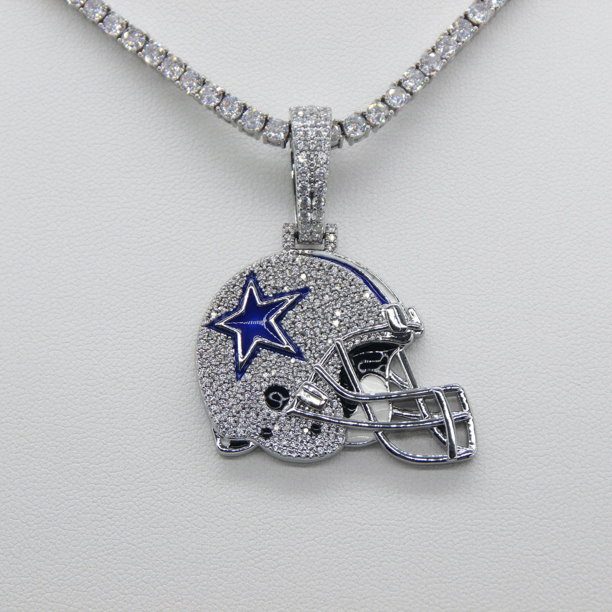 Dallas Cowboys Helmet Pendant Necklace – Sparkling Zircon Gift for Football Fans