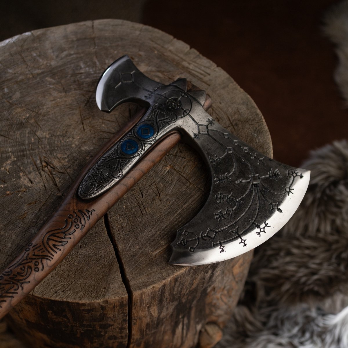 Hand-forged "Ragnarok Kratos axe" with carved handle and Glow-in-the-Dark Runes