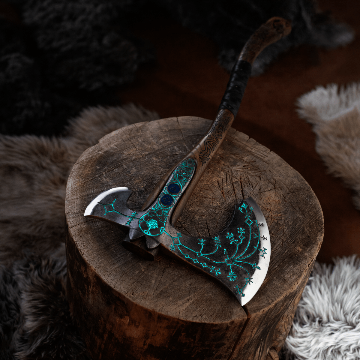 Hand-forged "Ragnarok Kratos axe" with carved handle and Glow-in-the-Dark Runes