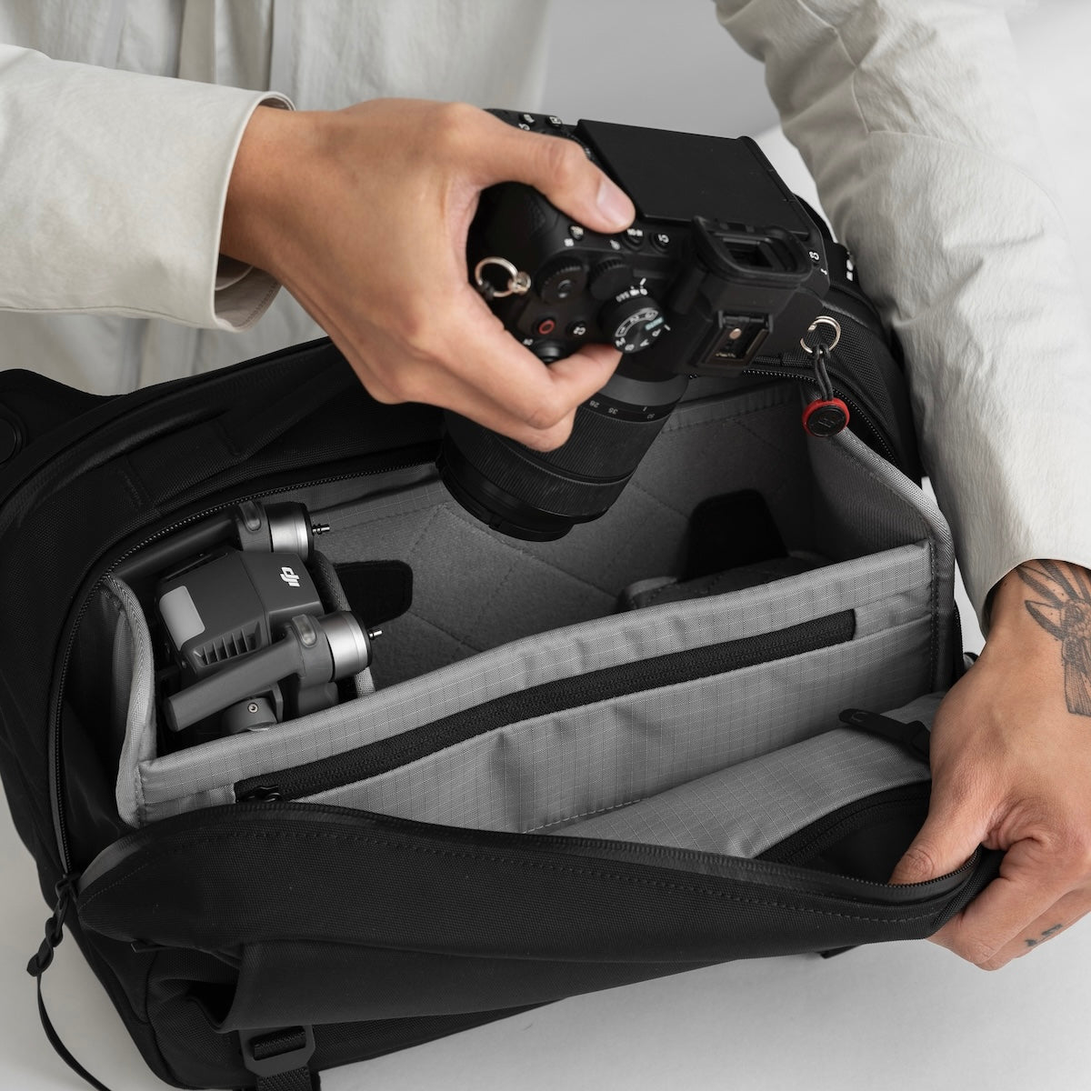 GRIP-SLING 12 CAMERA INSERT - SILVER MATTE - Preorder & Save 10%