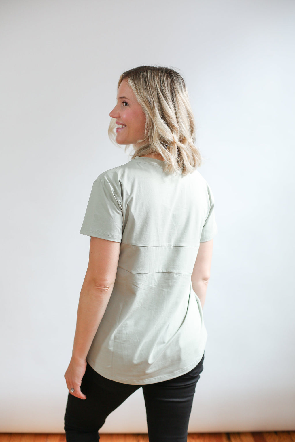 Classic Fit Invisible Zip Breastfeeding Tee