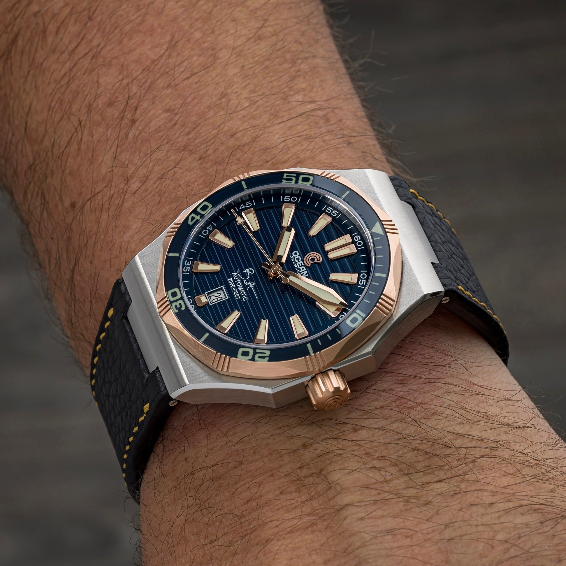 Bolt - Blue - Solid 18K Red Gold Bezel