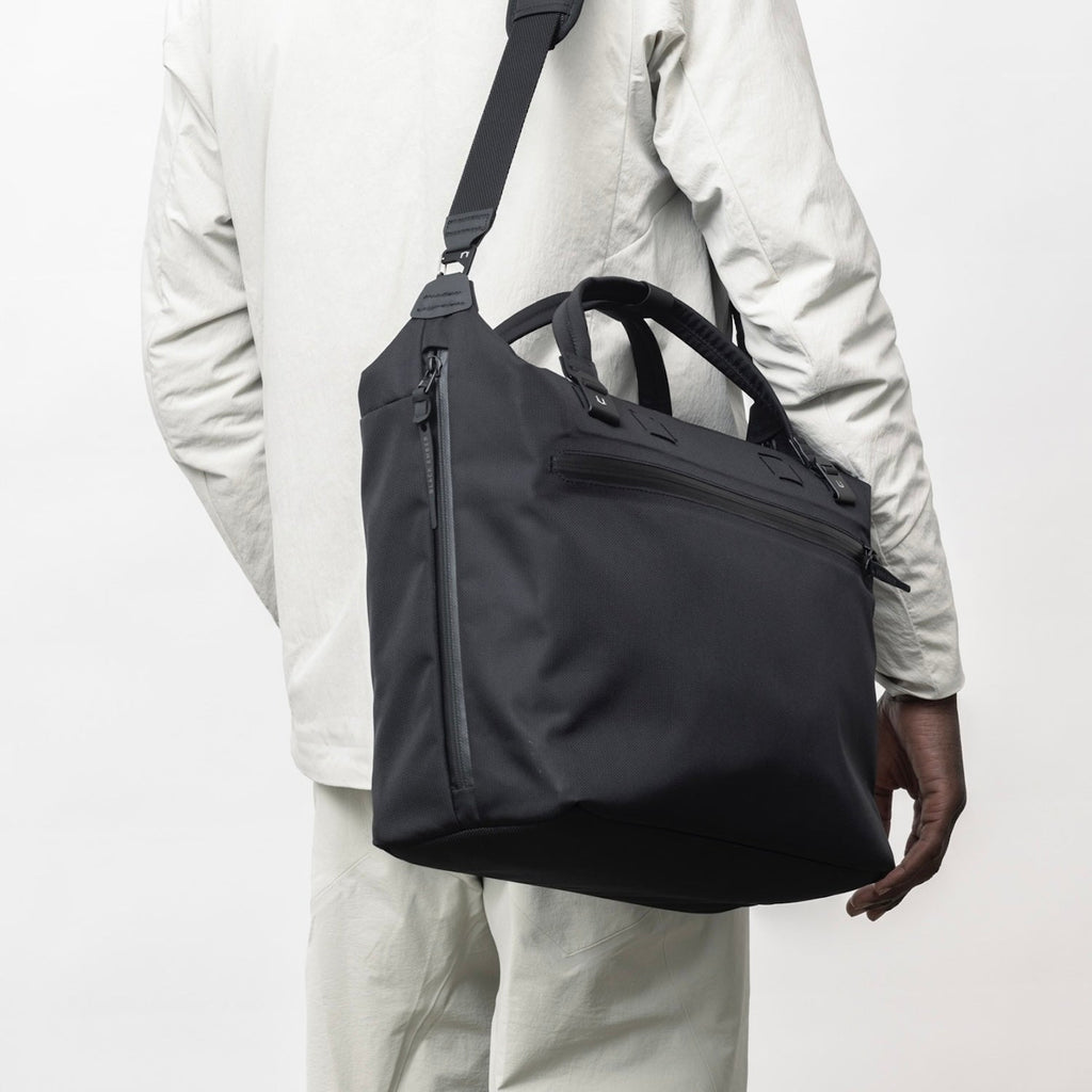 WPT SHLDR TOTE - THE ORIGINAL - EMBERTEX™ PFAS FREE - JET BLACK : 20L - Final Sale 40% Off