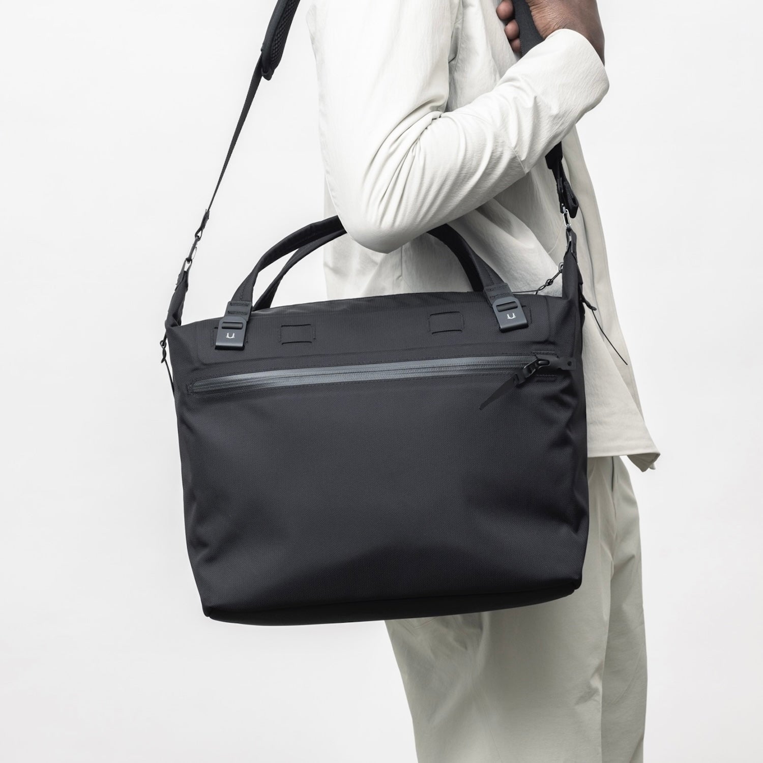 WPT SHLDR TOTE - THE ORIGINAL - EMBERTEX™ PFAS FREE - JET BLACK : 20L - Final Sale 40% Off