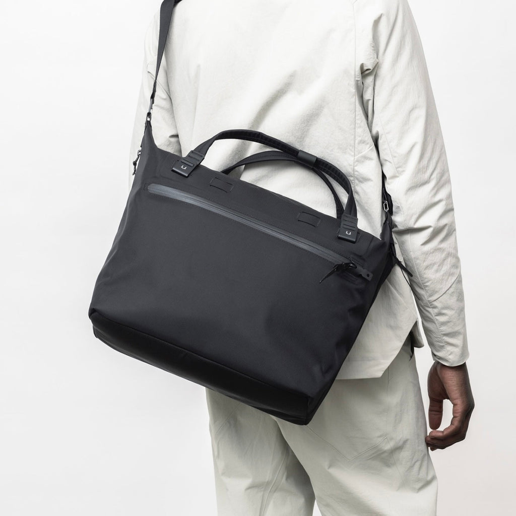 WPT SHLDR TOTE - THE ORIGINAL - EMBERTEX™ PFAS FREE - JET BLACK : 20L - Final Sale 40% Off
