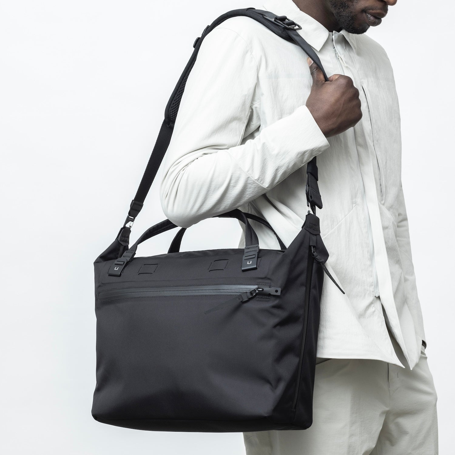 WPT SHLDR TOTE - THE ORIGINAL - EMBERTEX™ PFAS FREE - JET BLACK : 20L - Final Sale 40% Off