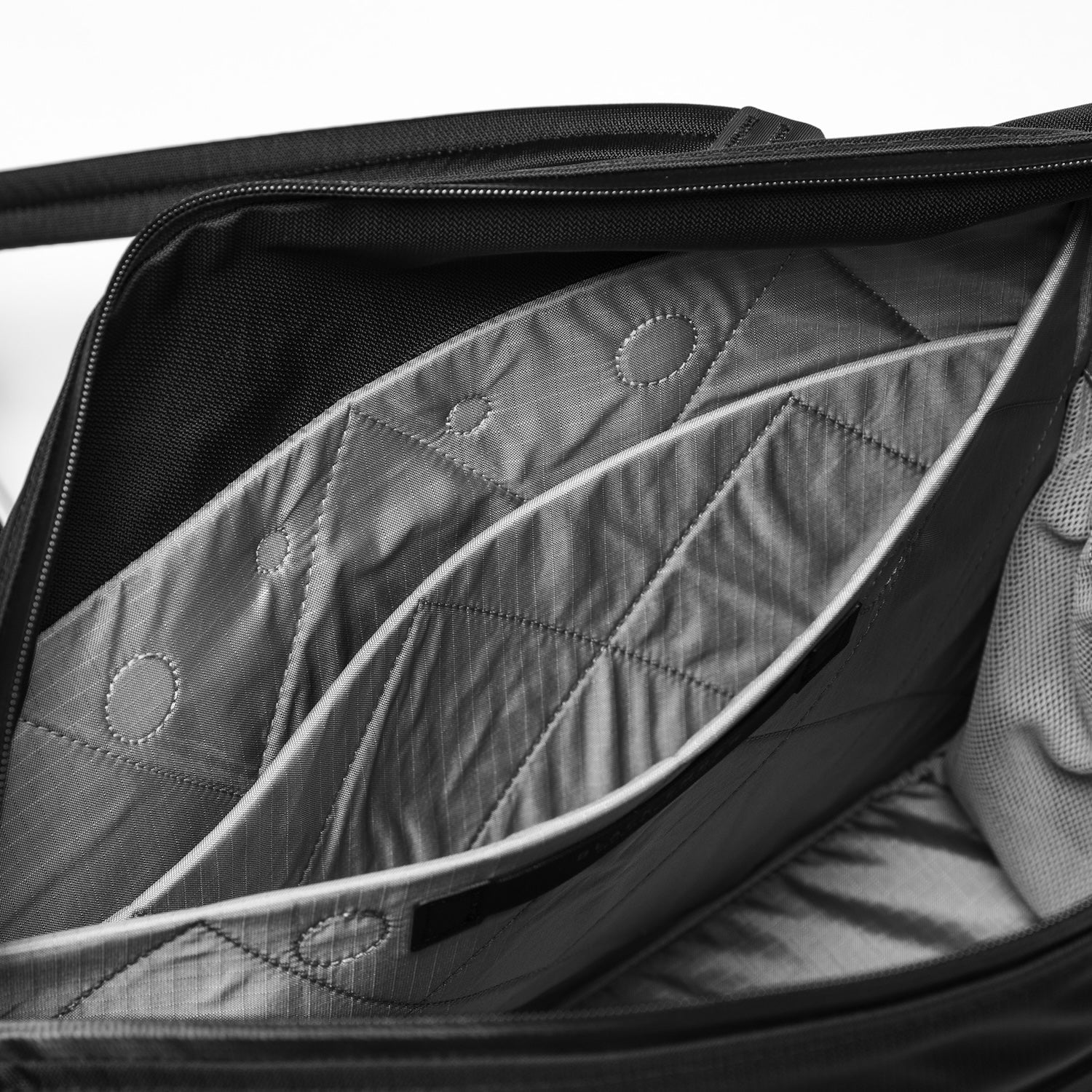 WPT SHLDR TOTE - THE ORIGINAL - EMBERTEX™ PFAS FREE - JET BLACK : 20L - Final Sale 40% Off