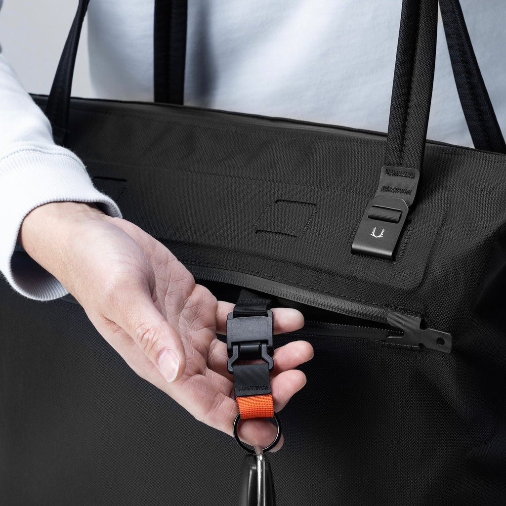 WPT SHLDR TOTE - THE ORIGINAL - EMBERTEX™ PFAS FREE - JET BLACK : 20L - Final Sale 40% Off