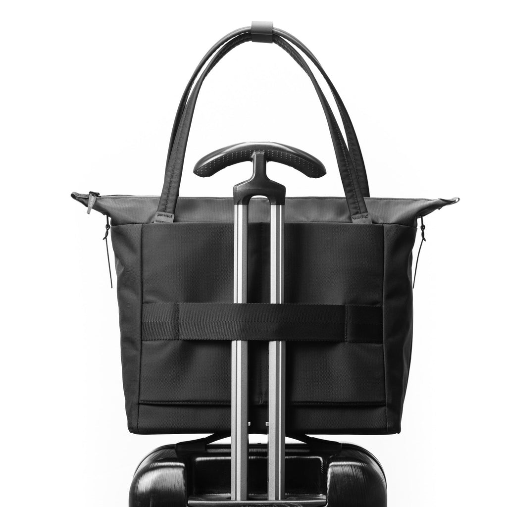 WPT SHLDR TOTE - THE ORIGINAL - EMBERTEX™ PFAS FREE - JET BLACK : 20L - Final Sale 40% Off