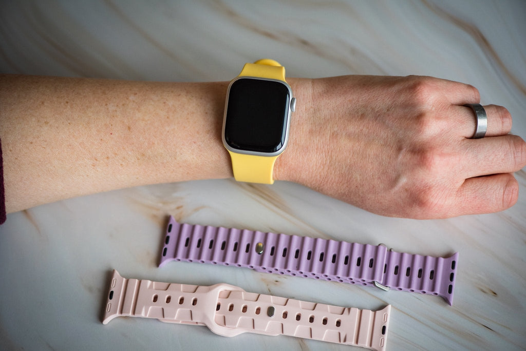 Silicone Solid Buckle Band - For Apple Watch - Yellow