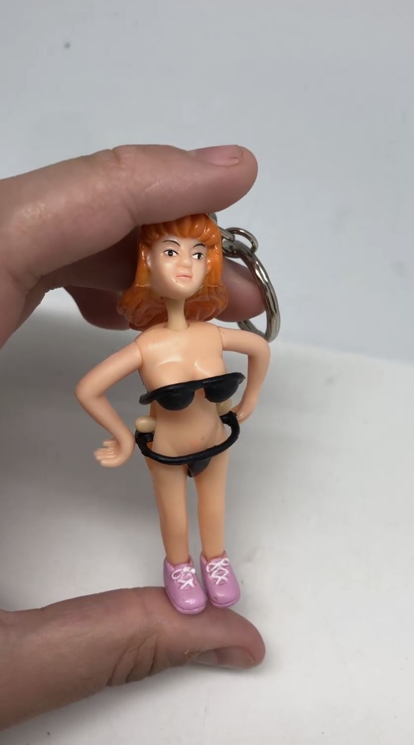 Saucy Suzie Flashing Stripper Keychain – Funny Adult Gag Gift Peepshow Toy 💋