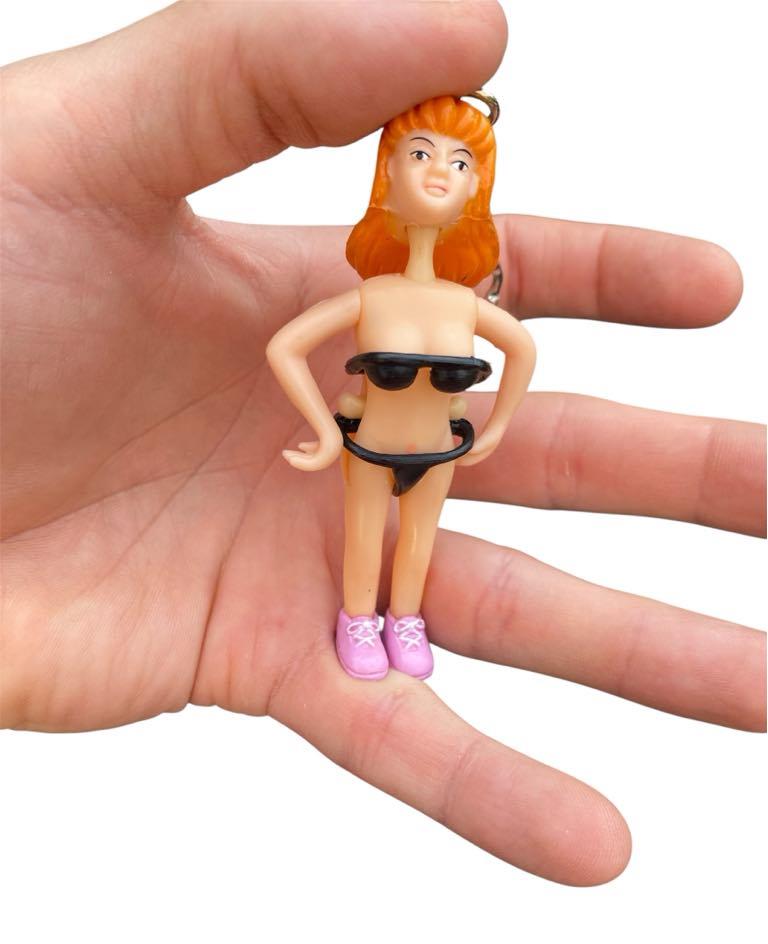 Saucy Suzie Flashing Stripper Keychain – Funny Adult Gag Gift Peepshow Toy 💋