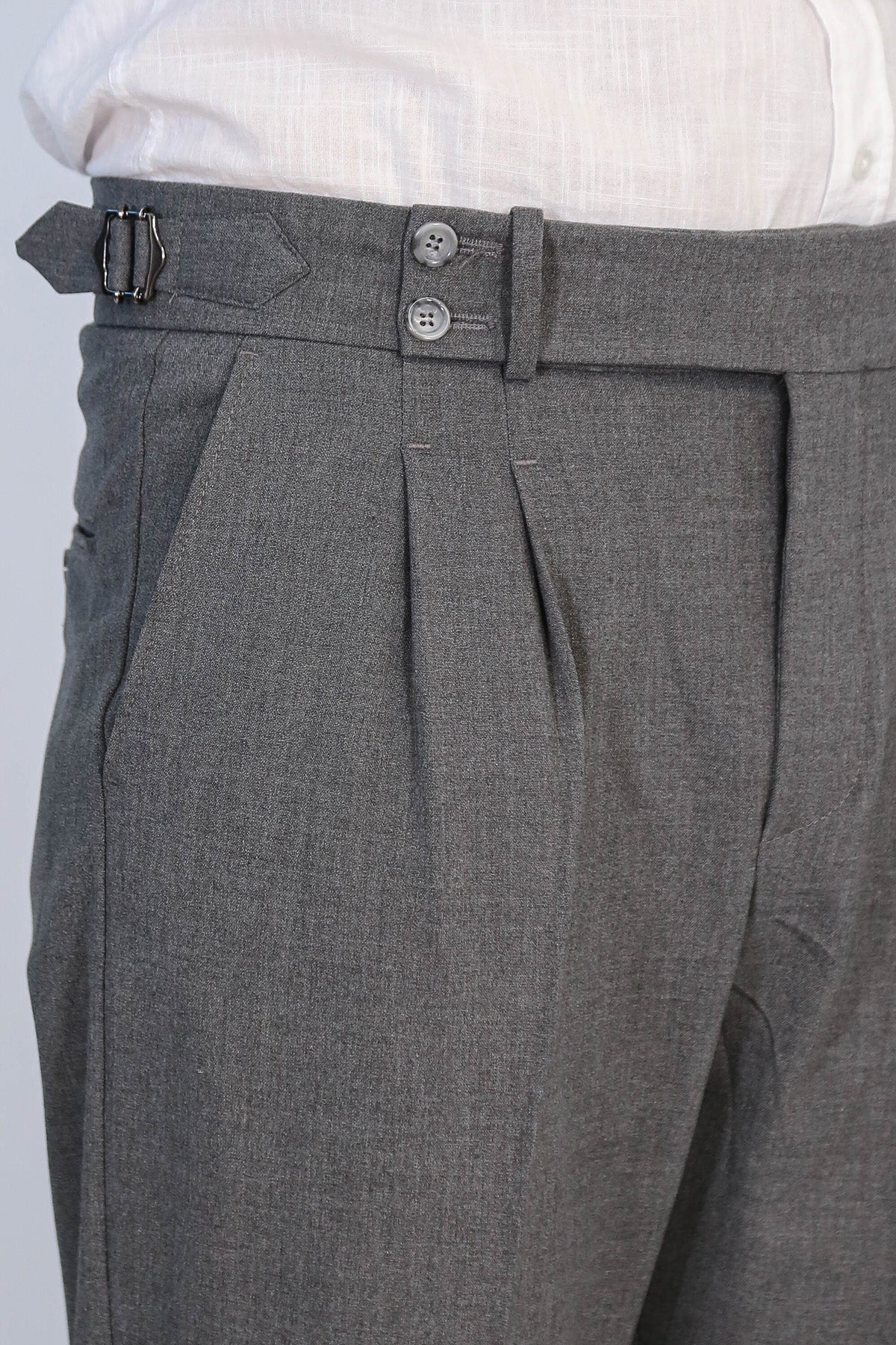 Anthracite Double-Pleated High-Waisted Slim Fit Trousers with Side Buckles – Wessi